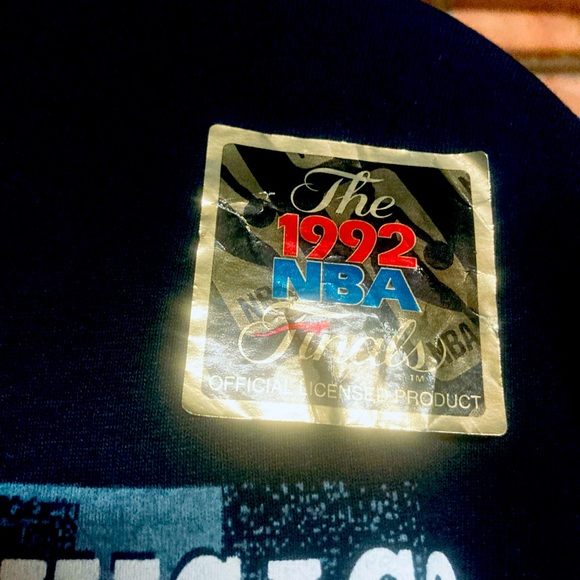 Vintage 1992 NBA Licensed Chicago Bulls World Championship T-shirt (Back 2 Back) - Picture 8 of 10